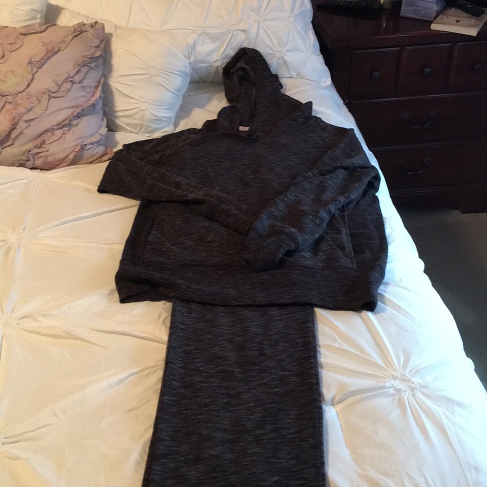 Green Tea sweatshirt L pants M black with gray